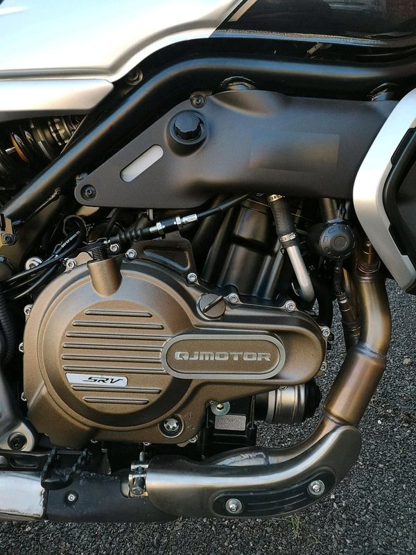 SRV 550 A2 Naked Retro Bike Qjmotor Benziner QJ Motor